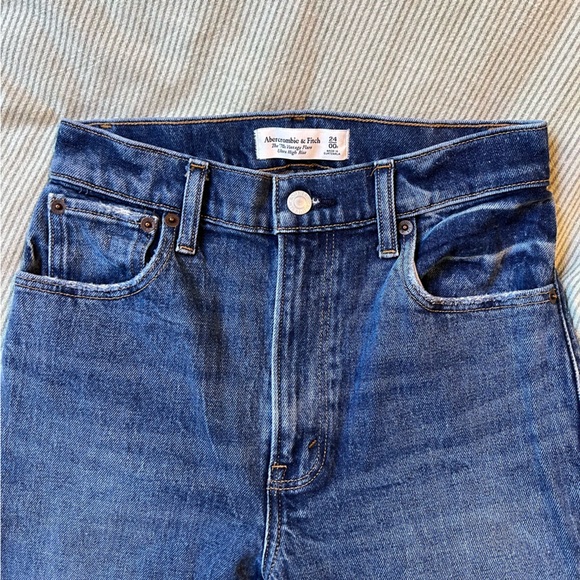 Abercrombie Ultra High Rise 70s Vintage Flare Jean - Picture 2 of 5
